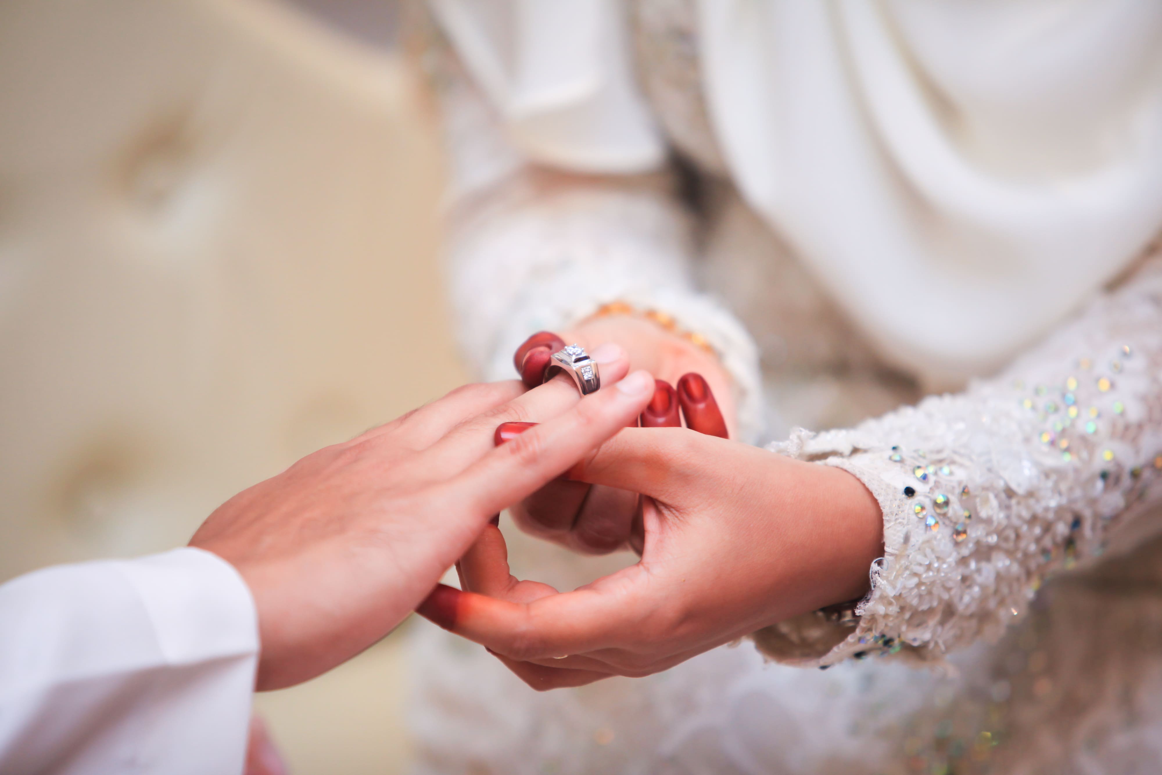 لماذا تختار التحقق من الهوية والملفات عبر منصة زفاف؟