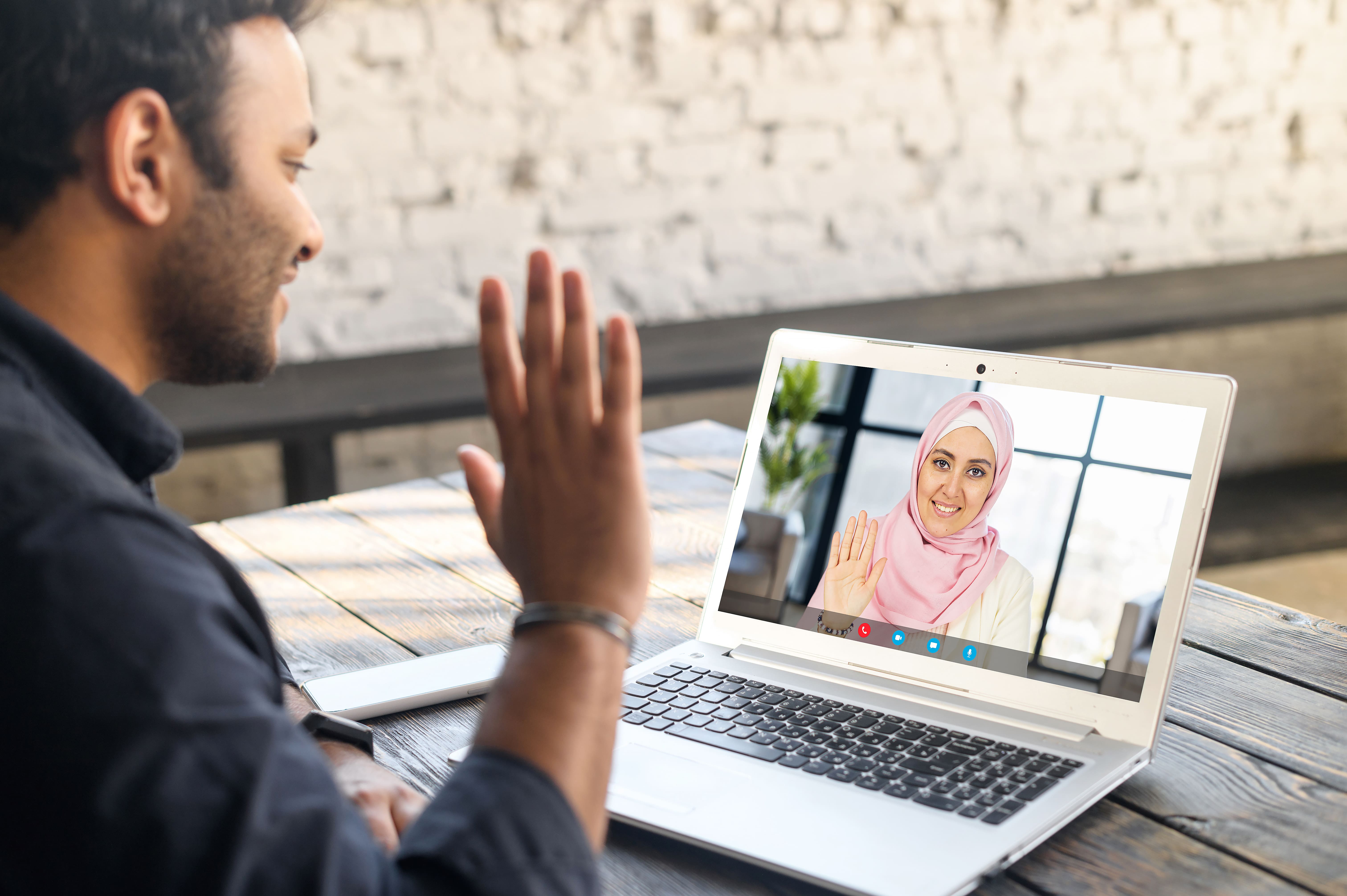 لماذا تختار مقابلات الفيديو الشرعية عبر منصة زفاف؟